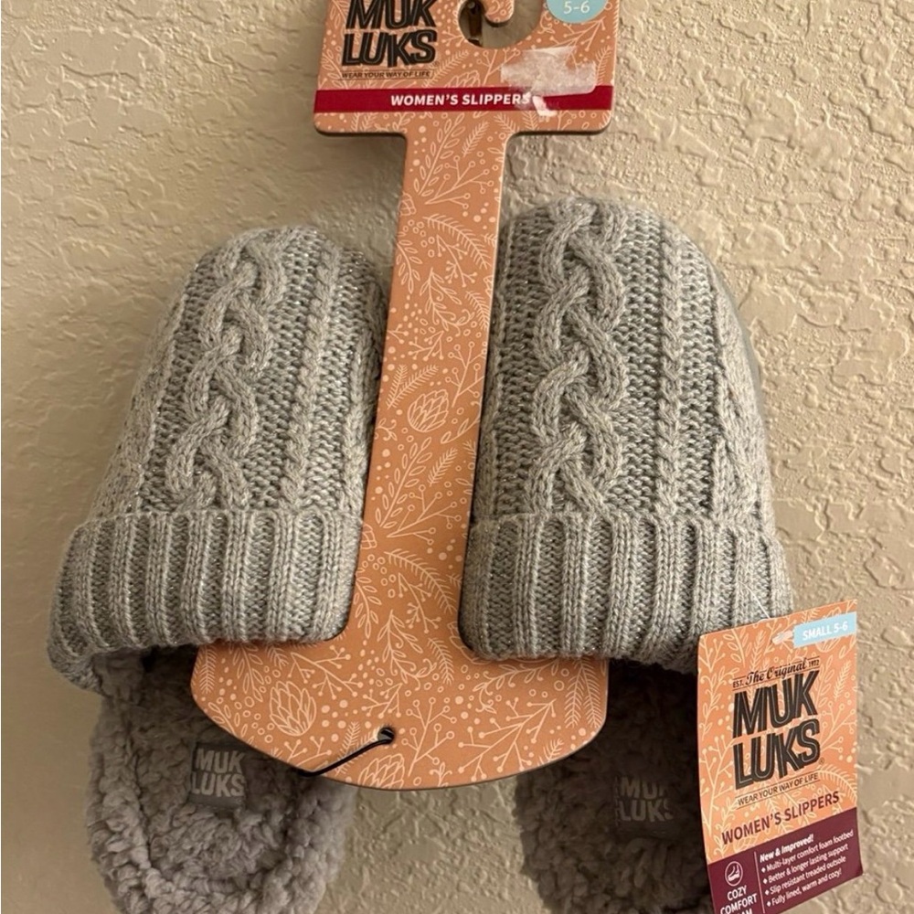 Muk Luks Fluffy Gray Slippers BRAND NEW!!